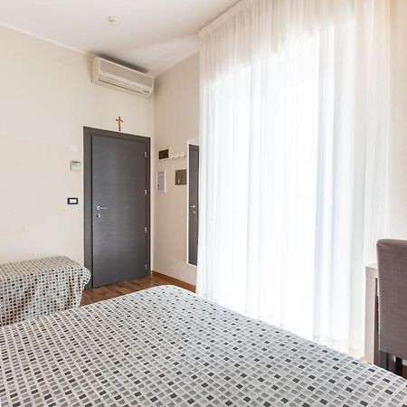 Hotel Gardenia Ріміні Екстер'єр фото
