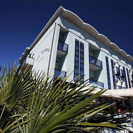 Hotel Gardenia Ріміні Екстер'єр фото