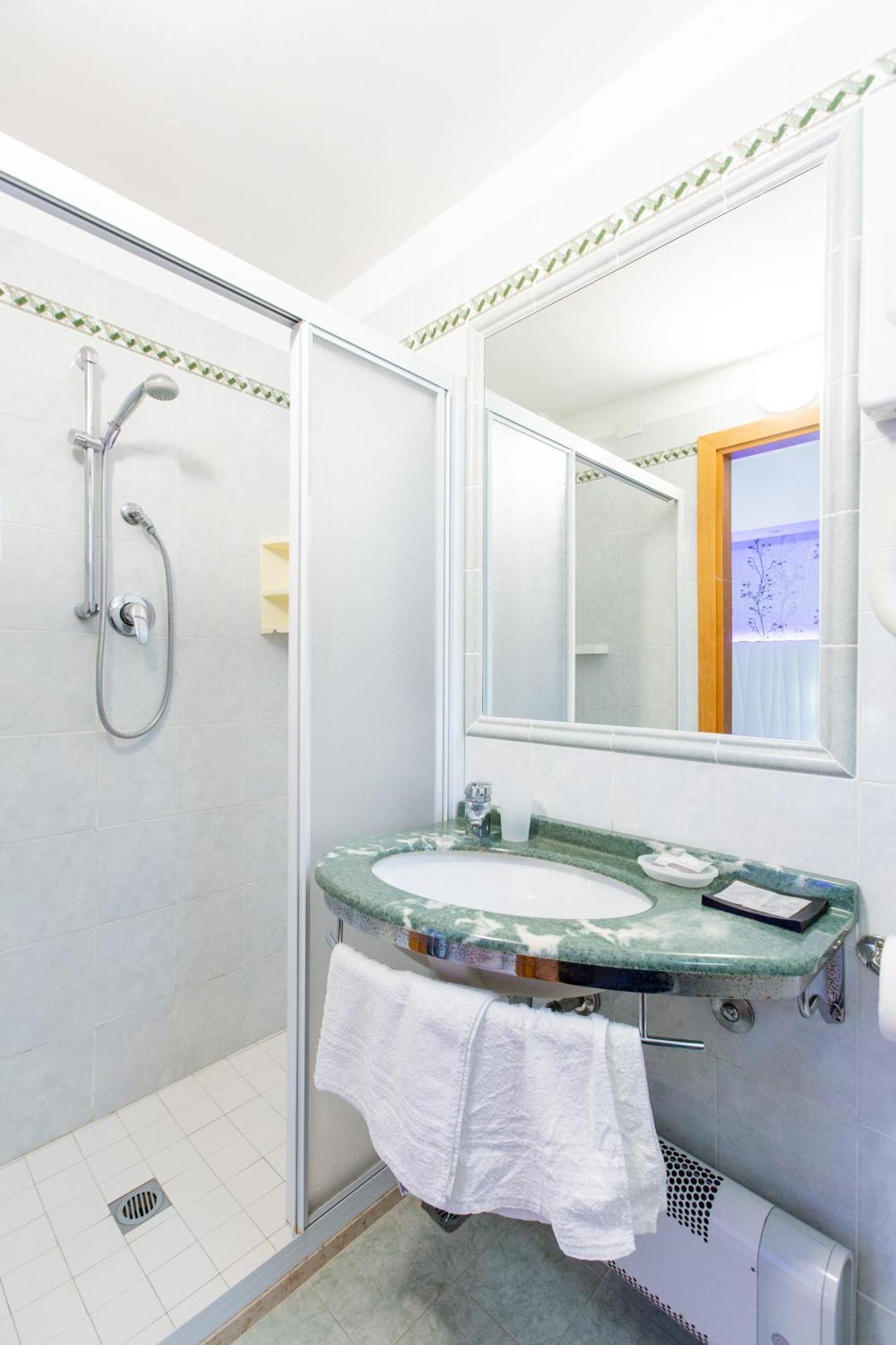 Hotel Gardenia Ріміні Екстер'єр фото