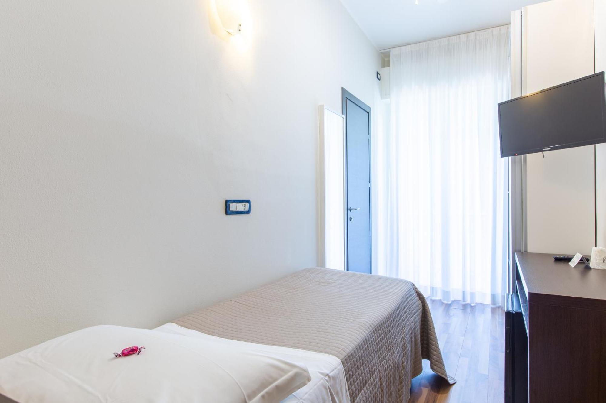 Hotel Gardenia Ріміні Екстер'єр фото