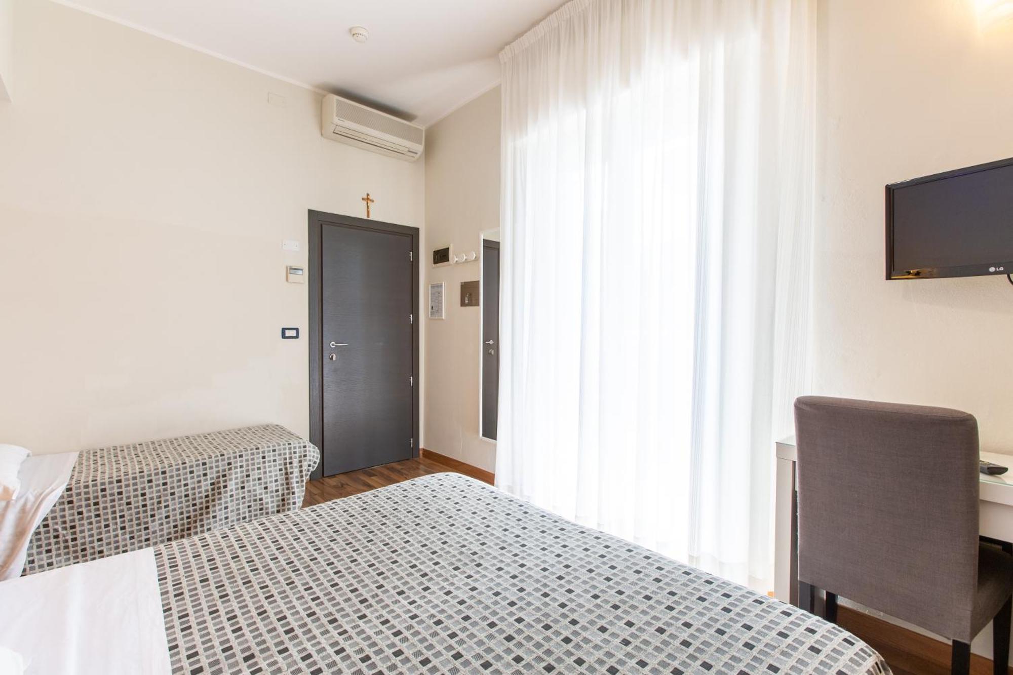 Hotel Gardenia Ріміні Екстер'єр фото
