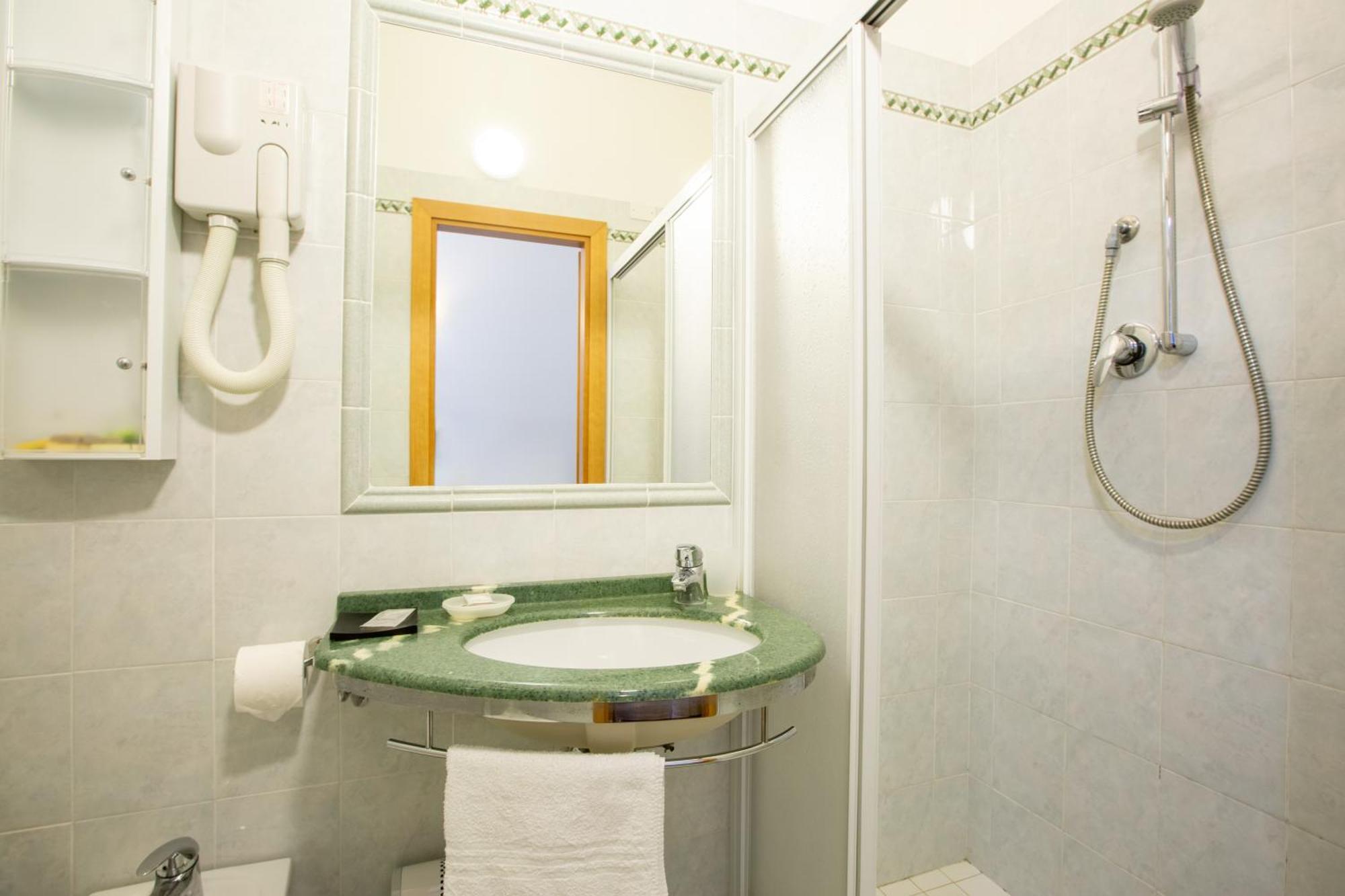 Hotel Gardenia Ріміні Екстер'єр фото