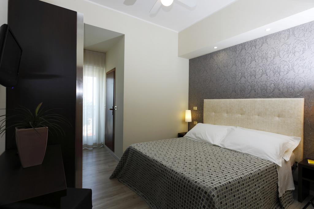 Hotel Gardenia Ріміні Екстер'єр фото